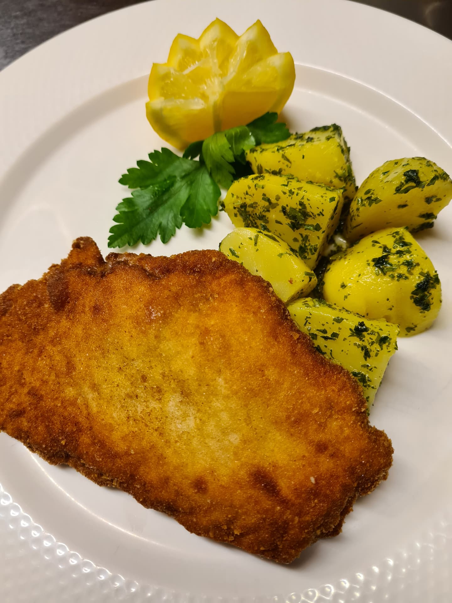 Wiener Schnitzel als Hauptspeise im Restaurant des Hotels