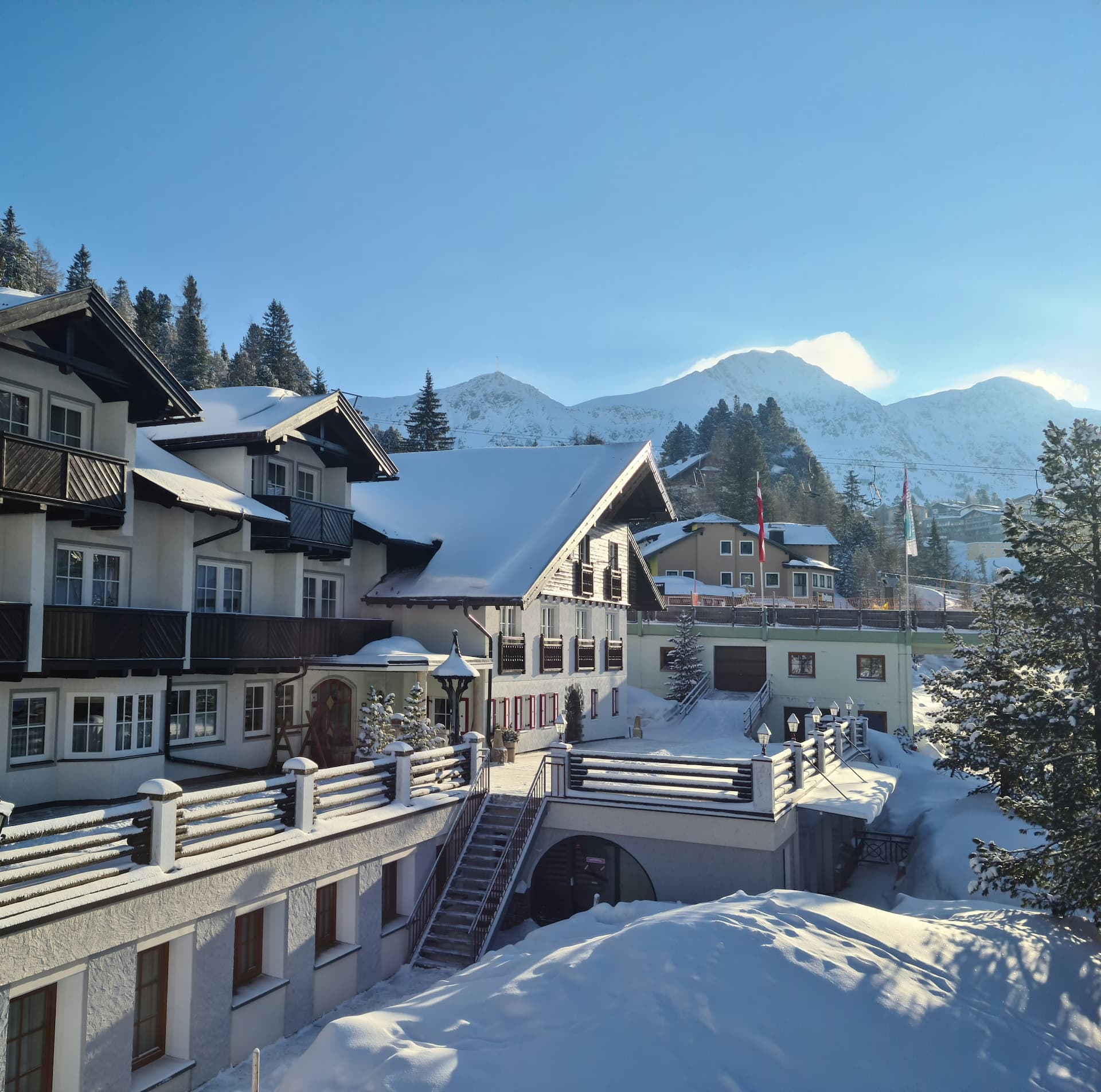 Hotel Koch in Obertauern direkt an der Skipiste mit einem herrlichen Blick auf die Berge