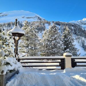 Aussicht von der Terrasse auf die herrlich verschneite Winterlandschaft Obertauerns