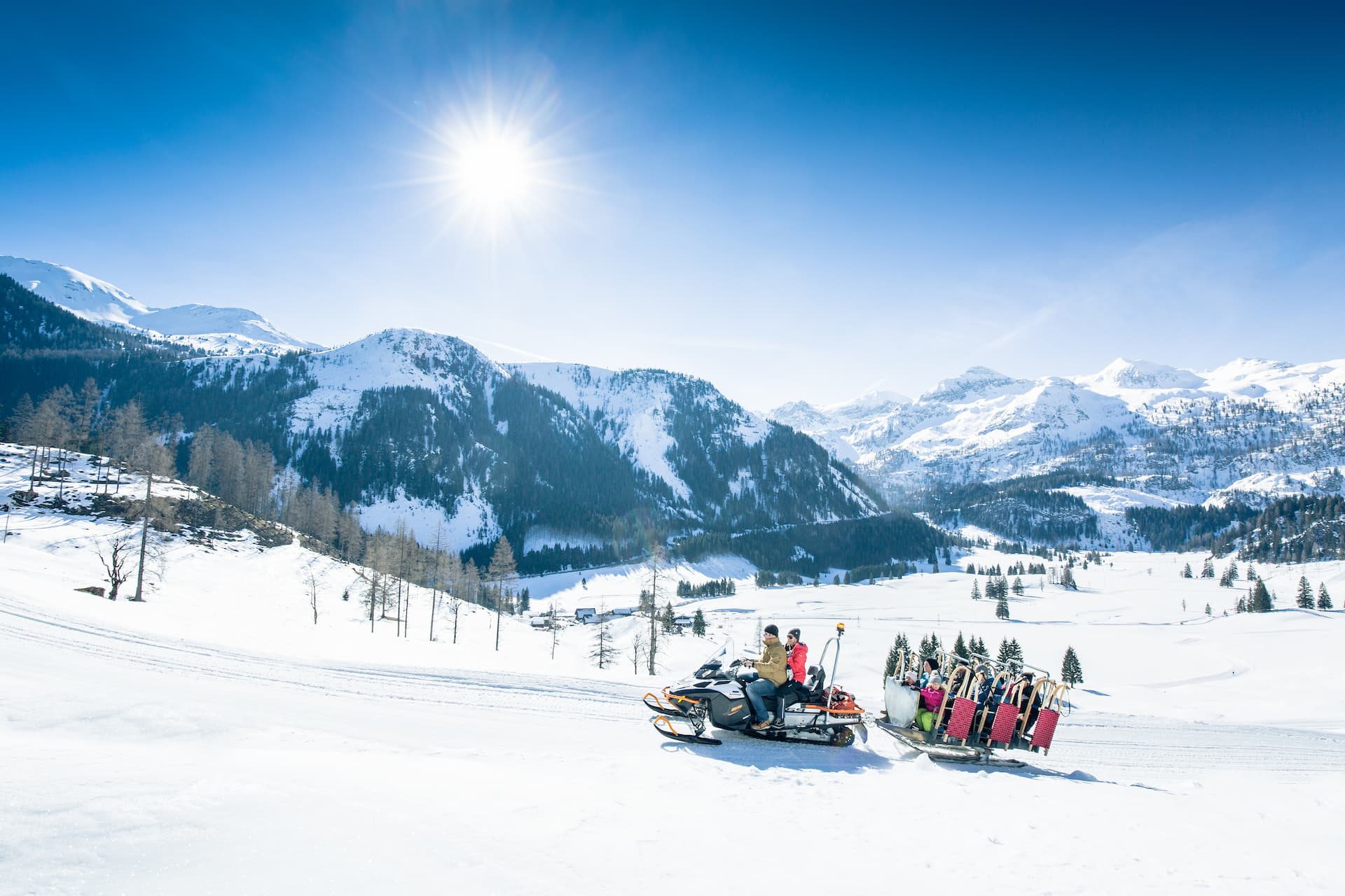 Mit dem Skidoo zum Start der Rodelbahn auf der Gnadenalm in Obertauern