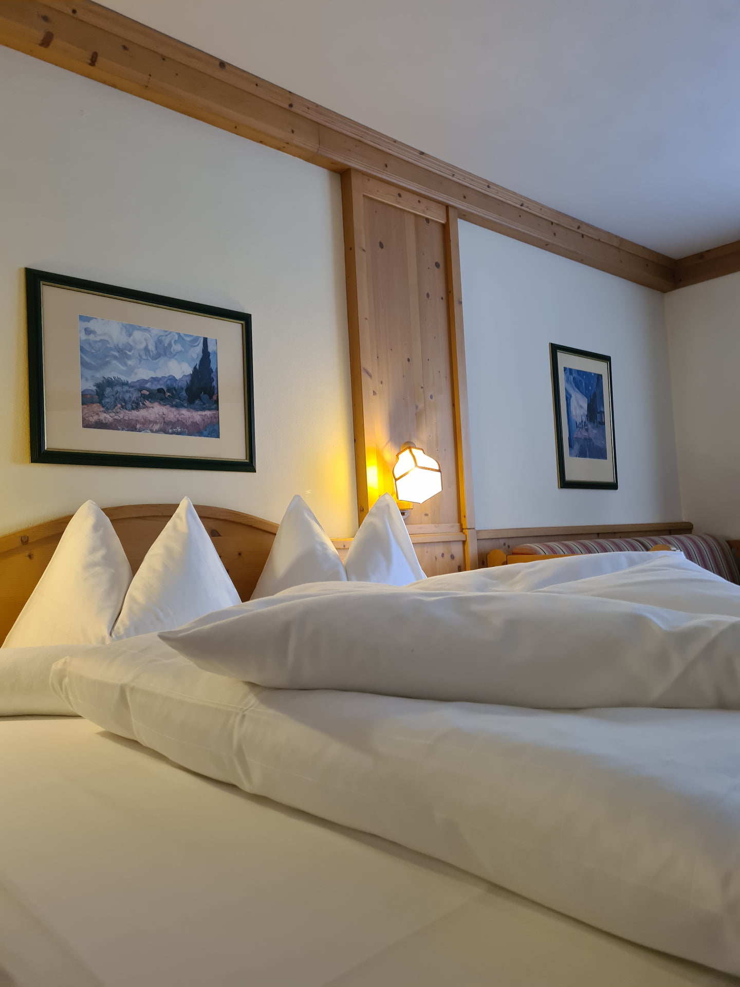 Doppelbett eines unserer Zimmer in Obertauern